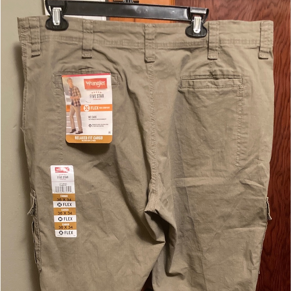 Wrangler khaki cargo pants